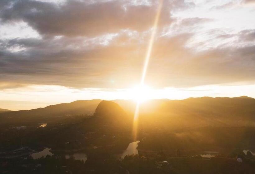 בית מלון כפרי Domus Glamping Guatapé