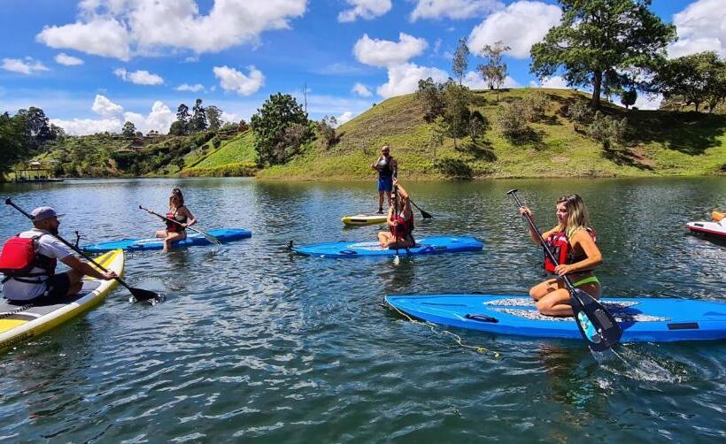 בית מלון כפרי Domus Glamping Guatapé