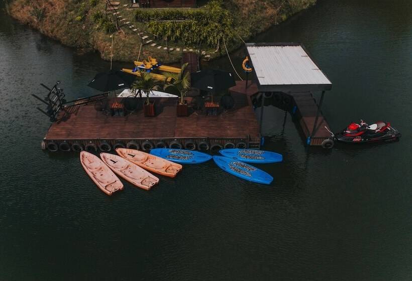 בית מלון כפרי Domus Glamping Guatapé