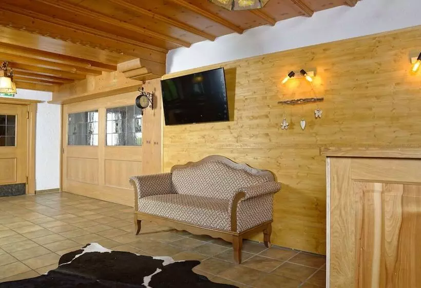 Hotelli Das Gästehaus Unt  Am See