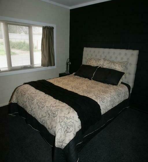 Отель Kindred Lodge Apartments