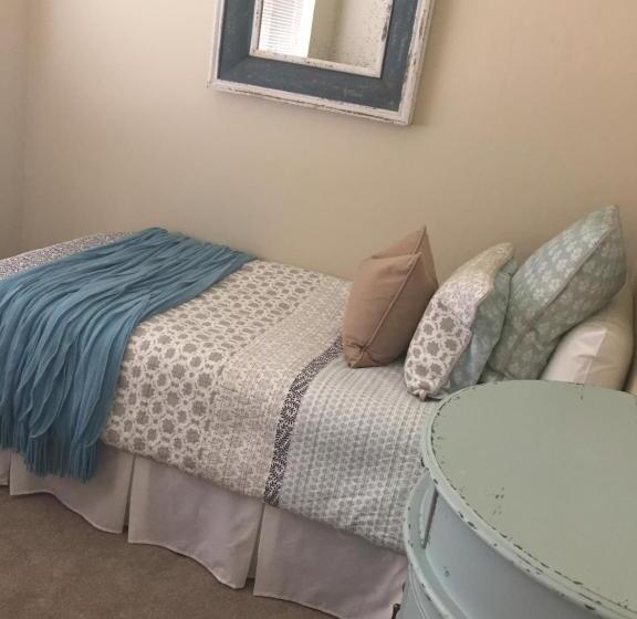 Отель Kindred Lodge Apartments