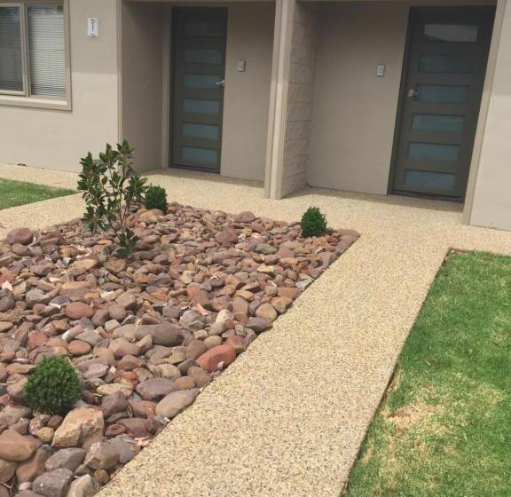 Отель Kindred Lodge Apartments