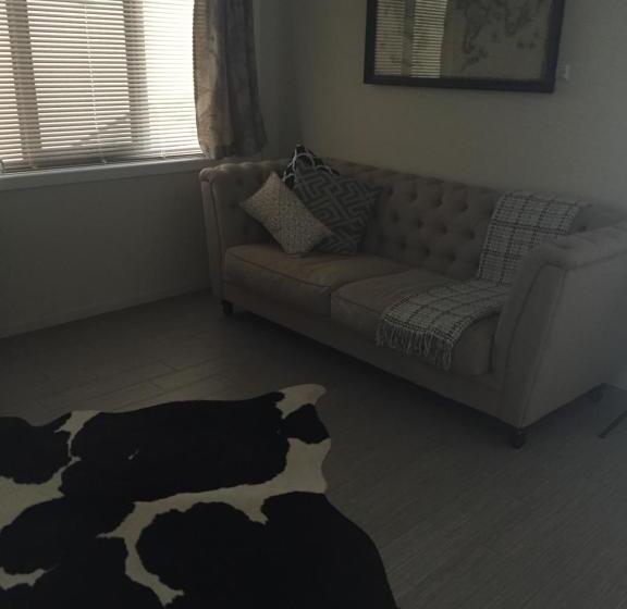 Отель Kindred Lodge Apartments