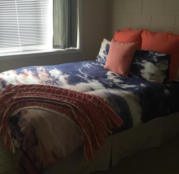 Отель Kindred Lodge Apartments