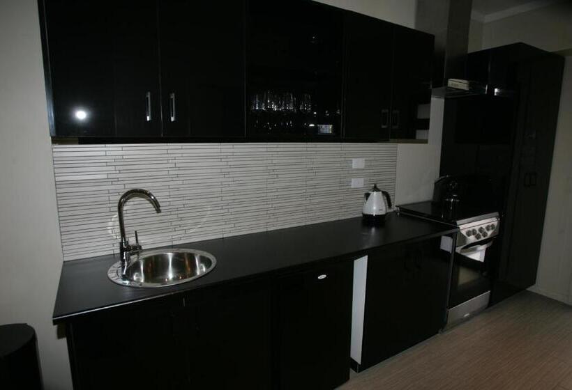 Отель Kindred Lodge Apartments