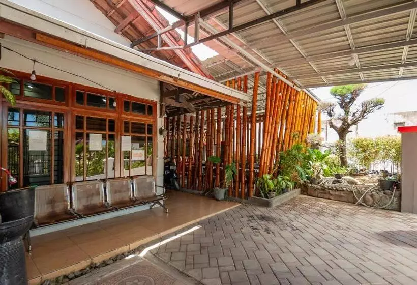 هتل Reddoorz Syariah At Bumi Siliwangi Residence Padang