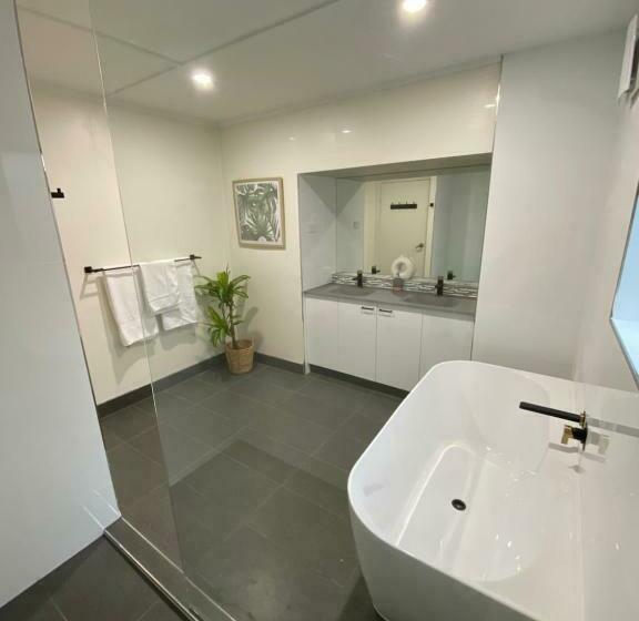 פנסיון Malanda Manor Guesthouse