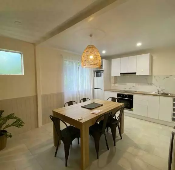 ペンション Malanda Manor Guesthouse