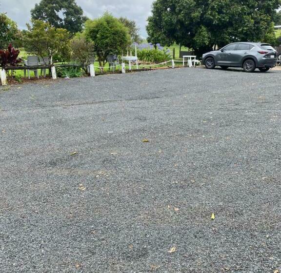 פנסיון Malanda Manor Guesthouse