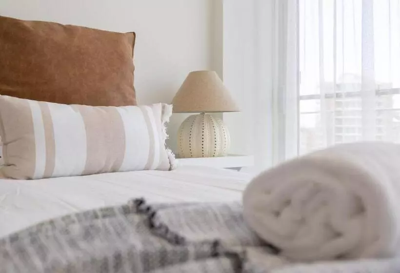 Astina Suites, Forster