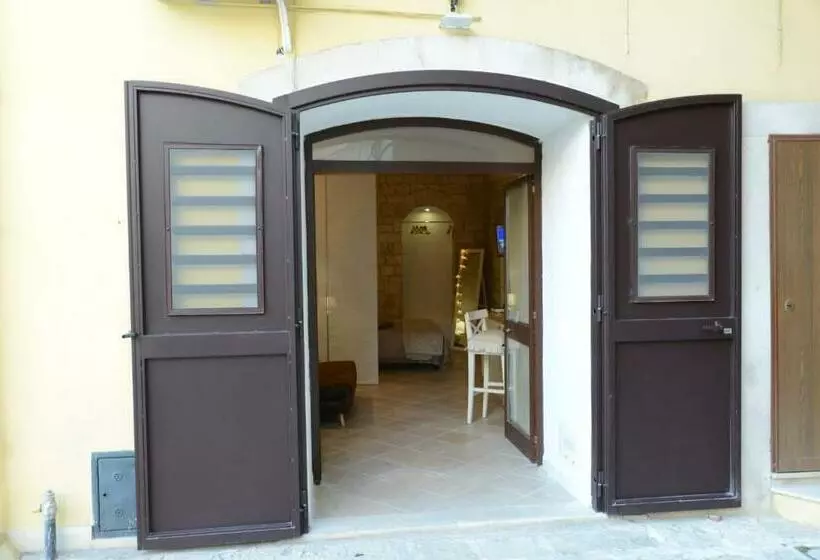 تختخواب و صبحانه La Stanza