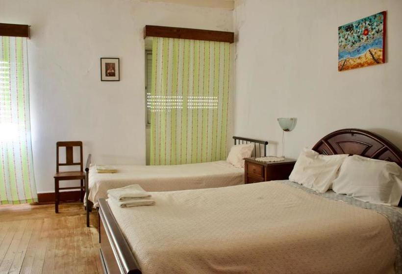 تختخواب و صبحانه Residencial Tarouca