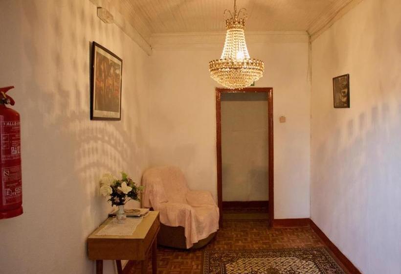 تختخواب و صبحانه Residencial Tarouca