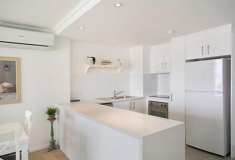 One The Esplanade Apartments On Surfers Paradise
