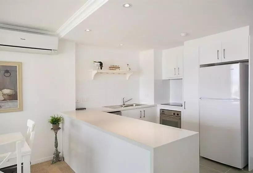 One The Esplanade Apartments On Surfers Paradise