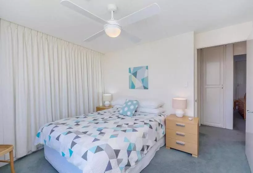 One The Esplanade Apartments On Surfers Paradise