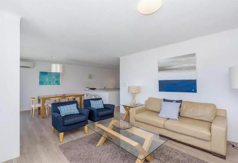 One The Esplanade Apartments On Surfers Paradise