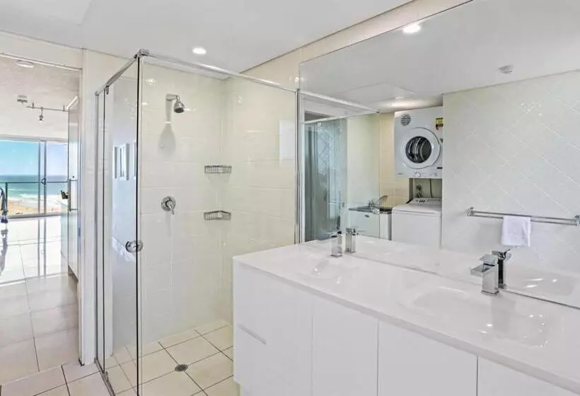 One The Esplanade Apartments On Surfers Paradise