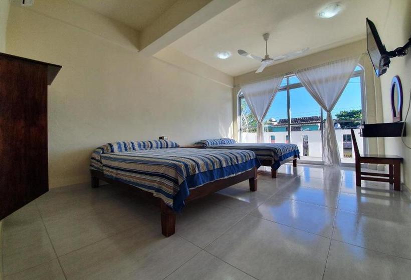 פנסיון Las Flores