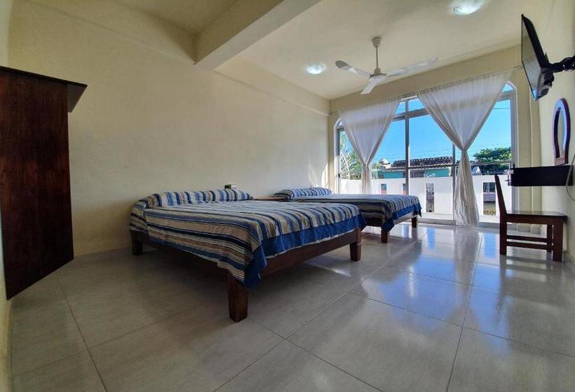 פנסיון Las Flores