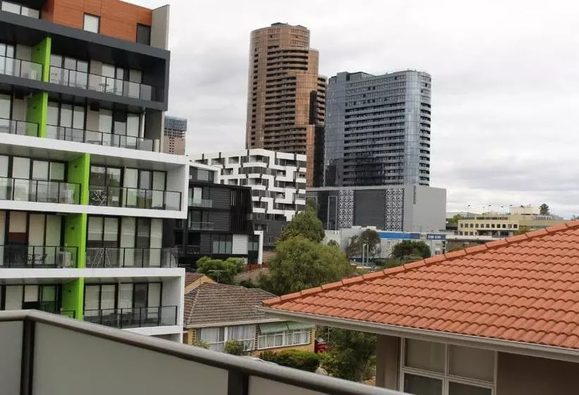 Poplar Box Hill Apartment