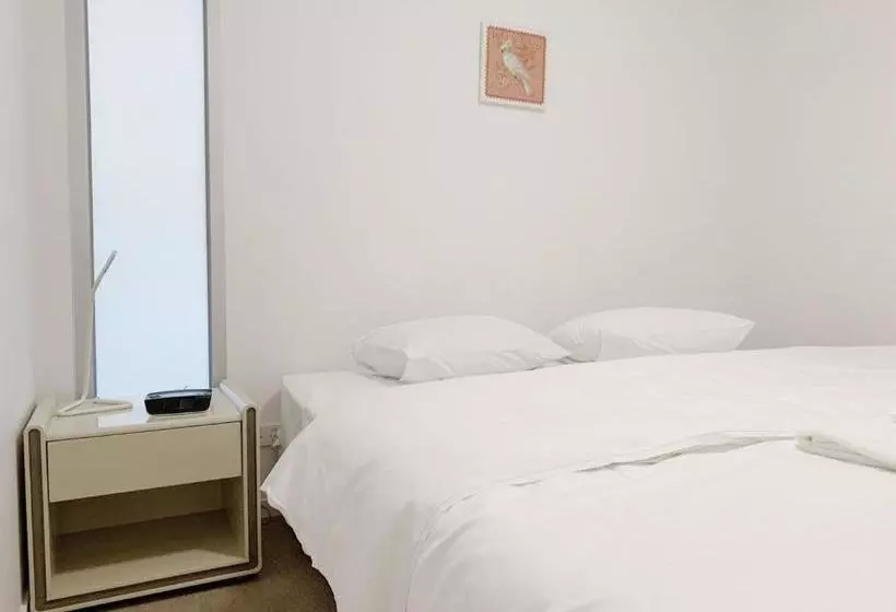 Poplar Box Hill Apartment