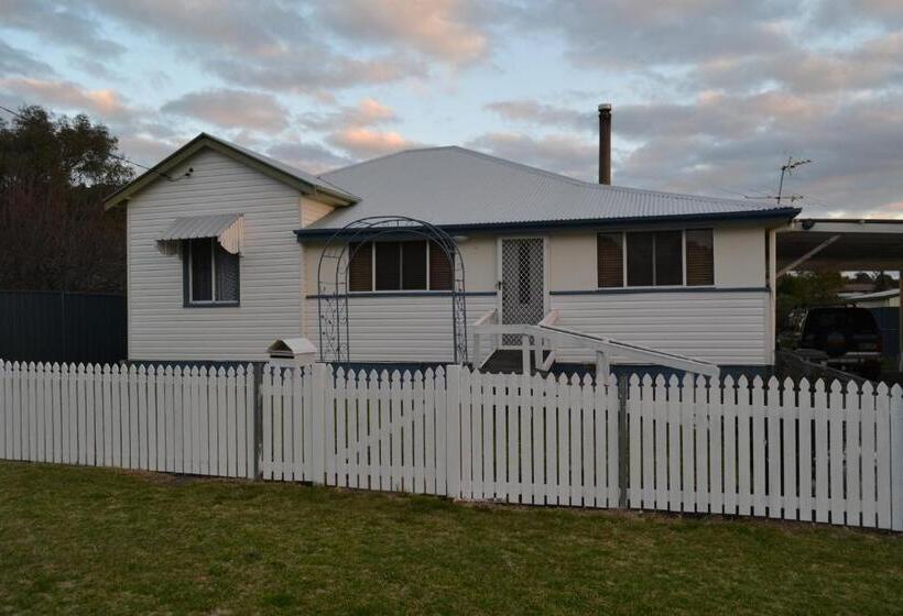 住宿加早餐  Cherry Blossom Cottage With Country Charm And Spa