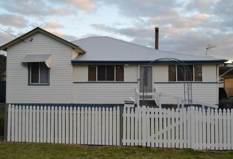 住宿加早餐  Cherry Blossom Cottage With Country Charm And Spa