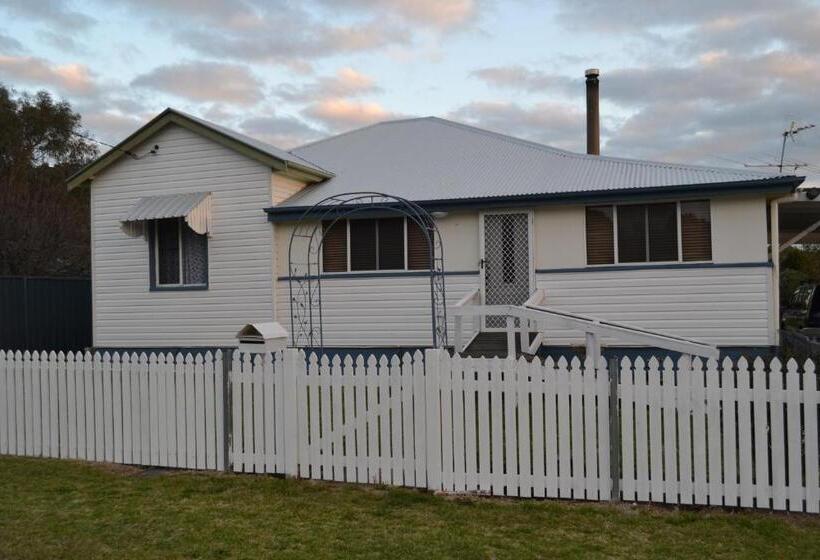 住宿加早餐  Cherry Blossom Cottage With Country Charm And Spa