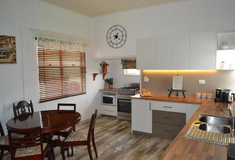 住宿加早餐  Cherry Blossom Cottage With Country Charm And Spa