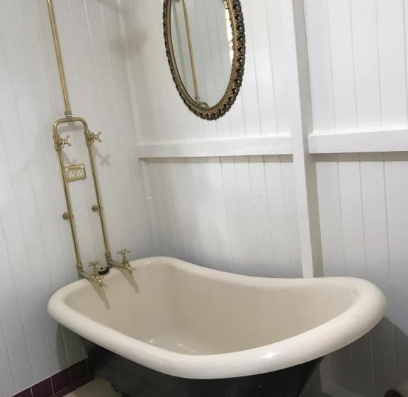 住宿加早餐  Cherry Blossom Cottage With Country Charm And Spa