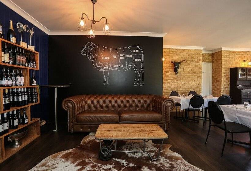 Мотель Clermont Country Motor Inn