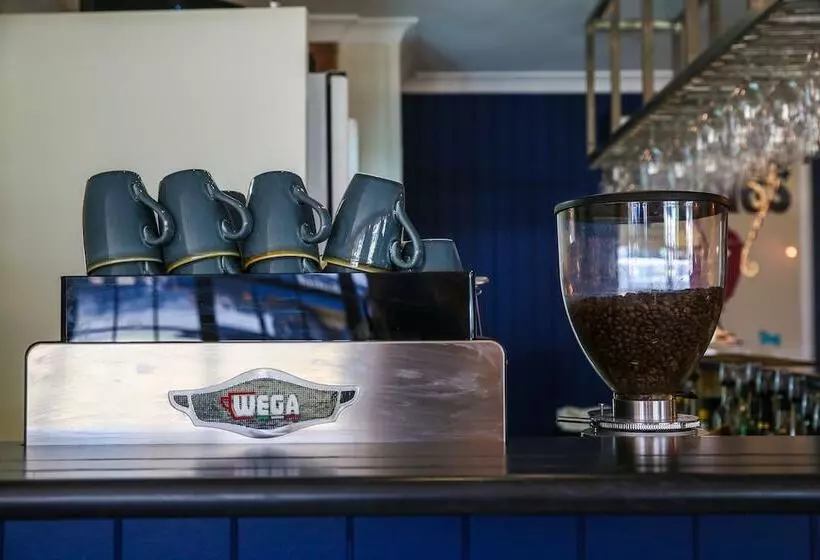 Motelli Clermont Country Motor Inn