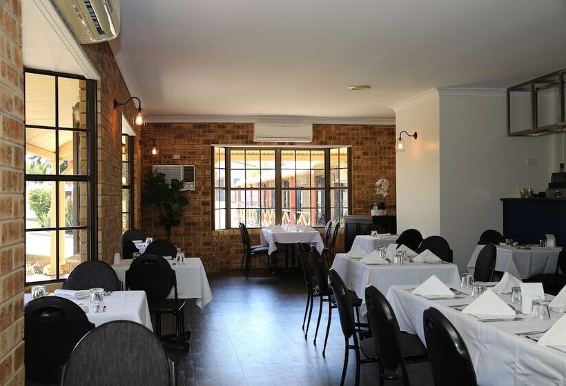 Мотель Clermont Country Motor Inn