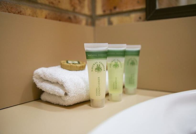 Мотель Clermont Country Motor Inn