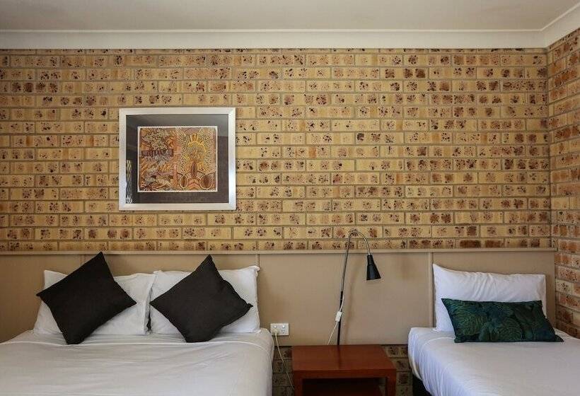 Мотель Clermont Country Motor Inn