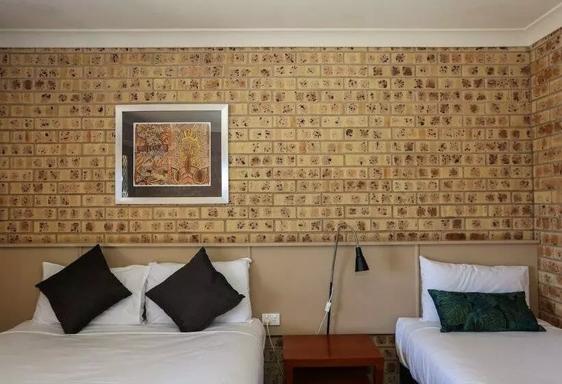 Motelli Clermont Country Motor Inn