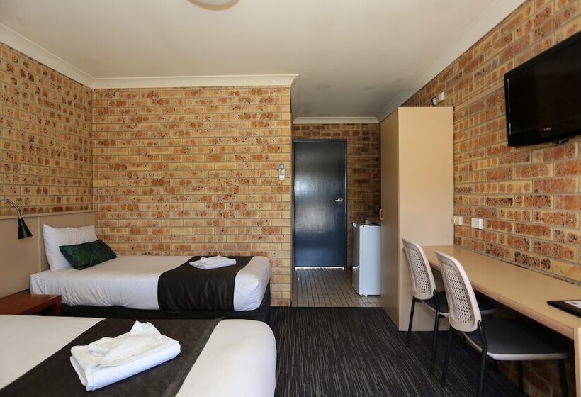 Мотель Clermont Country Motor Inn