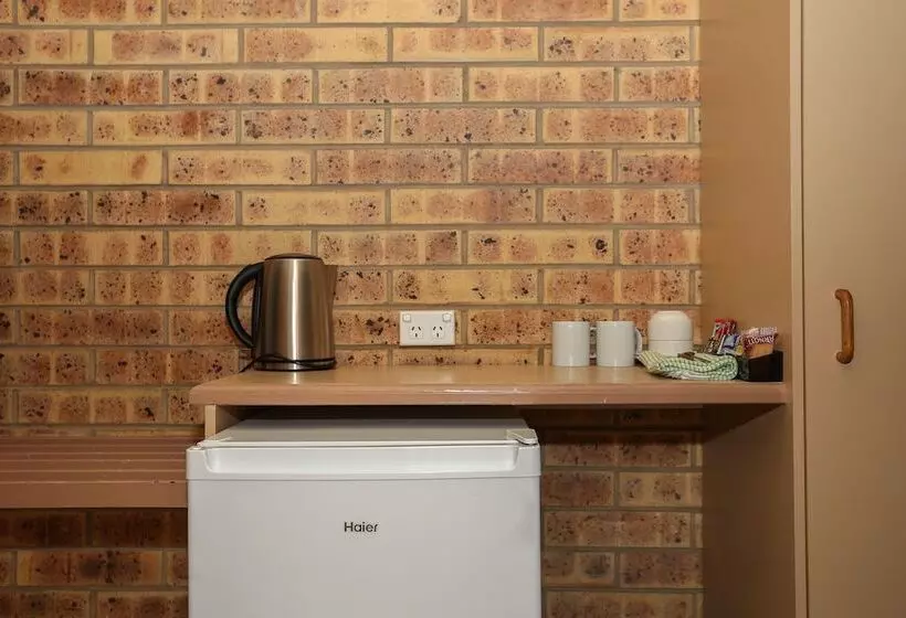 Motelli Clermont Country Motor Inn