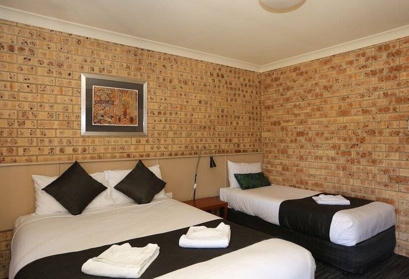 Мотель Clermont Country Motor Inn