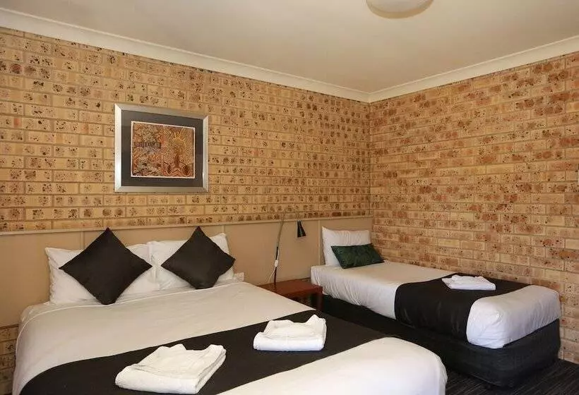 Motelli Clermont Country Motor Inn