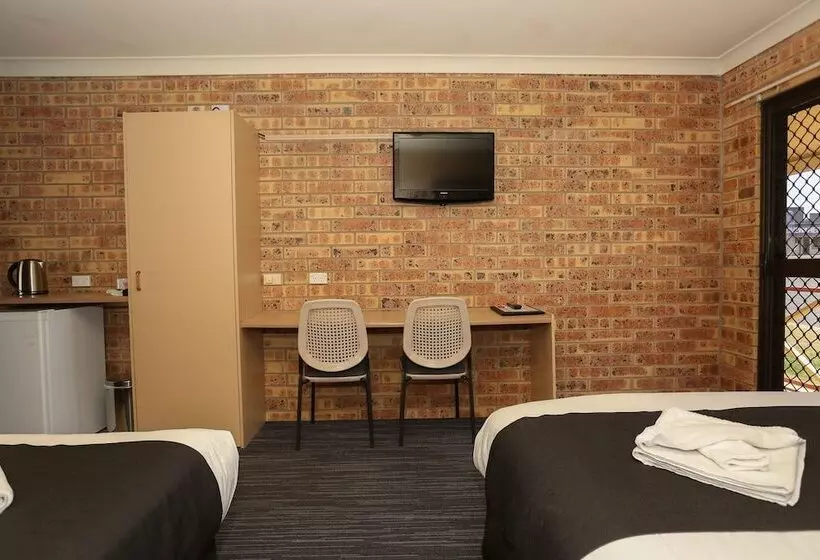 Motelli Clermont Country Motor Inn