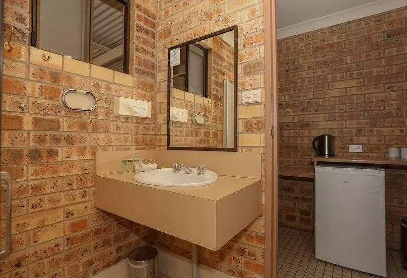 Motelli Clermont Country Motor Inn