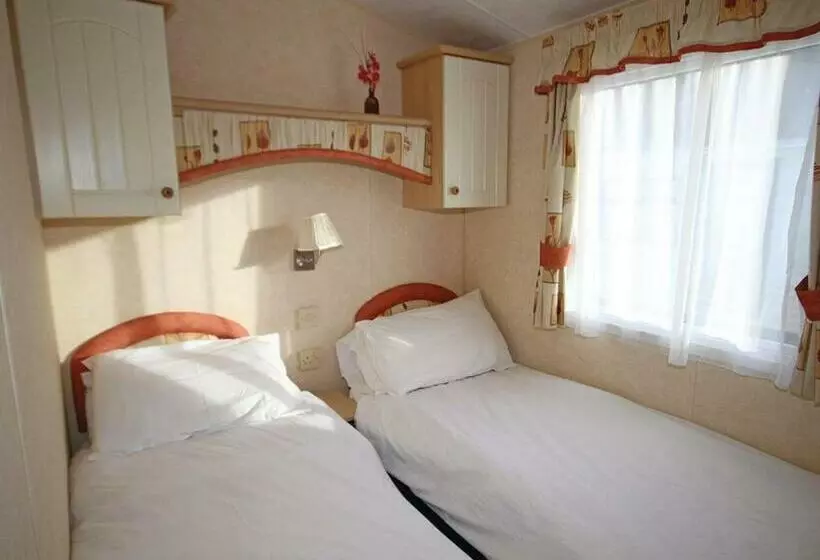استراحتگاه Silver Birch Caravan Park