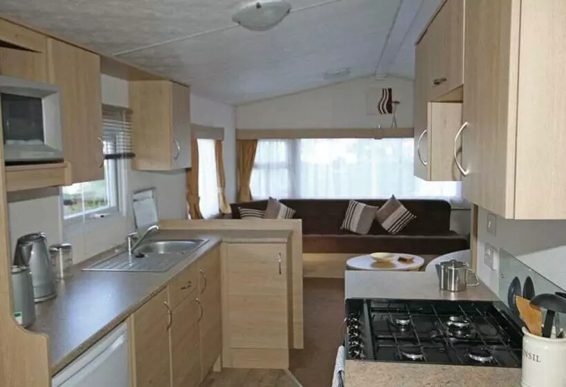 استراحتگاه Silver Birch Caravan Park