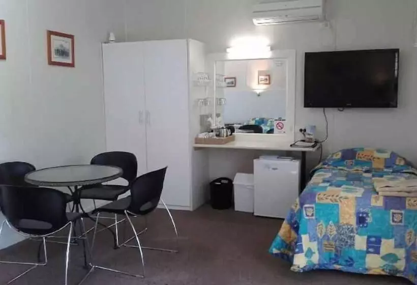 Donald Riverside Motel