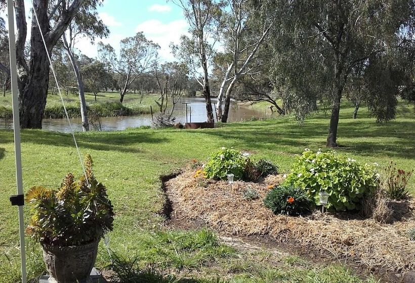 Donald Riverside Motel