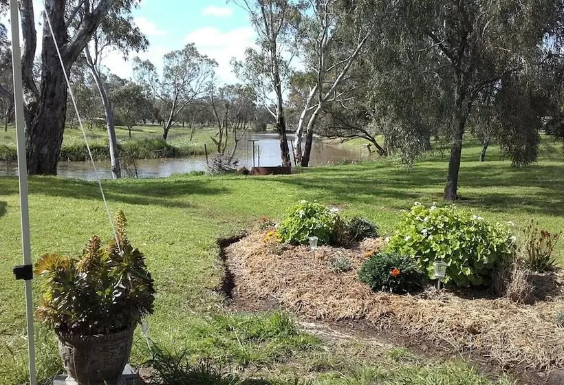 Donald Riverside Motel