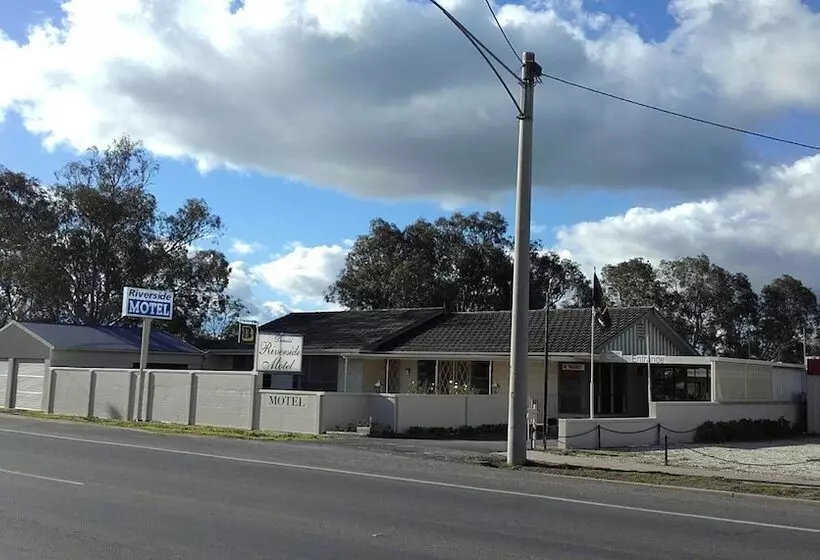 Donald Riverside Motel